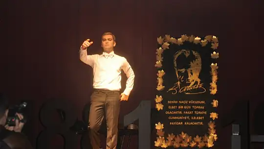 10 Kasım Atatürk'ü anma etkinliğinde duygu dolu anlar yaşandı