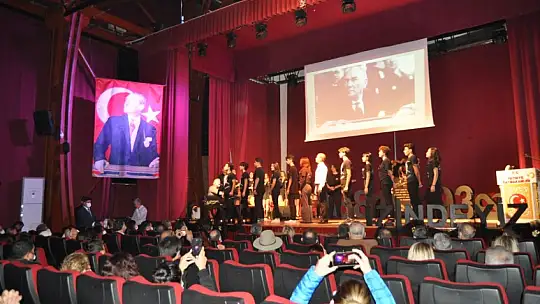 10 Kasım Atatürk'ü anma etkinliğinde duygu dolu anlar yaşandı