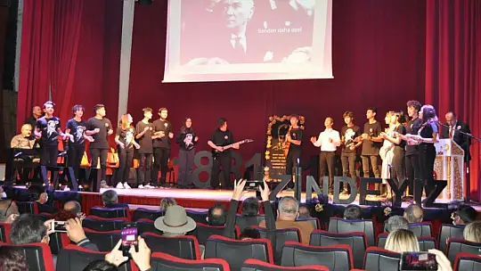 10 Kasım Atatürk'ü anma etkinliğinde duygu dolu anlar yaşandı