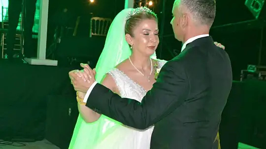 Mehmet Okar ile Pınar Kılınç rüya gibi bir düğünle dünya evine girdi
