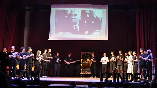 10 Kasım Atatürk'ü anma etkinliğinde duygu dolu anlar yaşandı