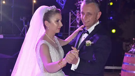 Mehmet Okar ile Pınar Kılınç rüya gibi bir düğünle dünya evine girdi