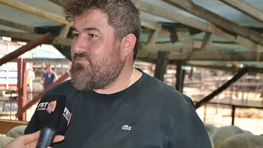 Çarıklı Kasap hayvan pazarında yerini aldı