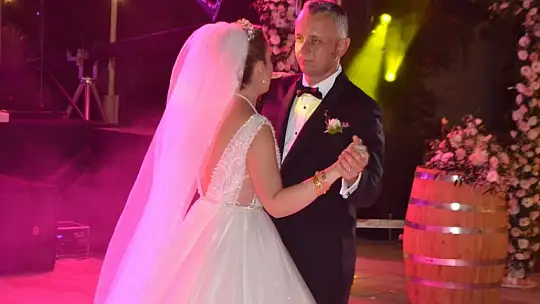 Mehmet Okar ile Pınar Kılınç rüya gibi bir düğünle dünya evine girdi