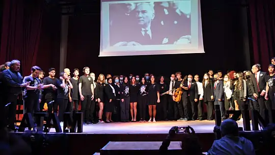 10 Kasım Atatürk'ü anma etkinliğinde duygu dolu anlar yaşandı