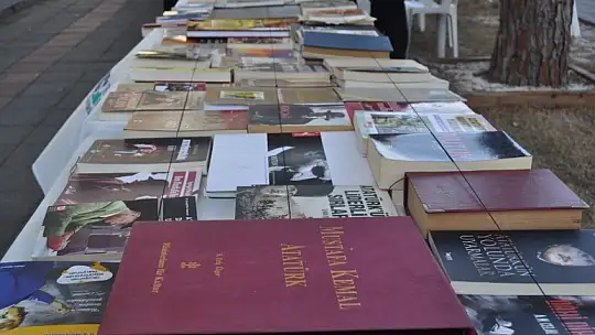 Atatürk anısına açılan sergi yoğun ilgi gördü