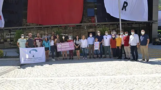 Özel öğrenciler teleferik ve yamaç paraşütü keyfi yaşadı