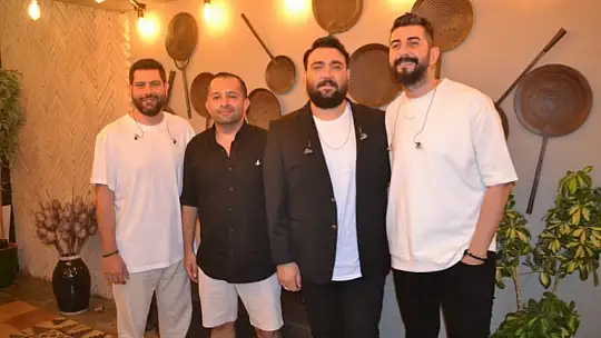 Barbun Cafe Bistro'da 'Sakiler Grubu' Unutulmaz Bir Konser Verdi