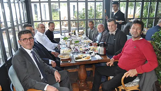 Aday Adayı Kökten, Muhtarlarla Kahvaltıda Buluştu