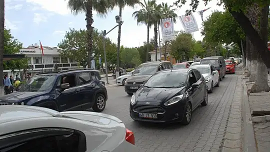 Yazlıkçılar ve yerli turistler Fethiye'ye akın etti