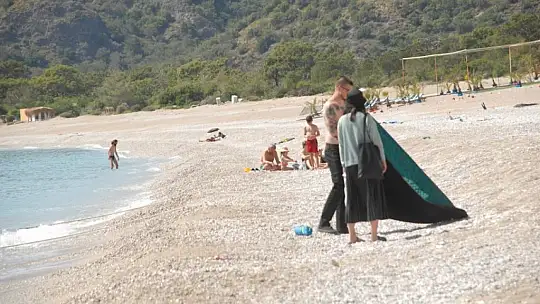 Güneşli ve güzel havada deniz keyfi yaptılar