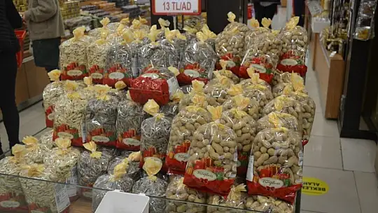 Vatandaşlar yılbaşı için paket paket çerez aldı