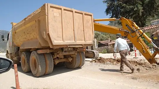 Güneşli ve güzel havada deniz keyfi yaptılar