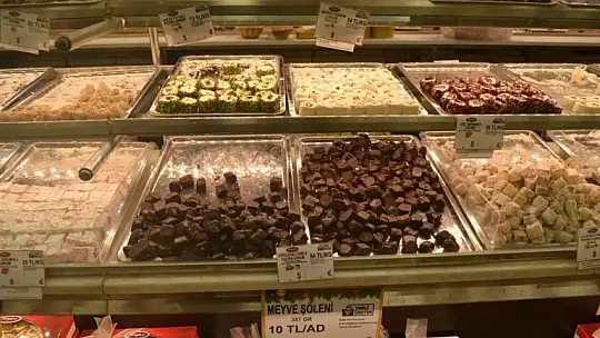 Vatandaşlar yılbaşı için paket paket çerez aldı