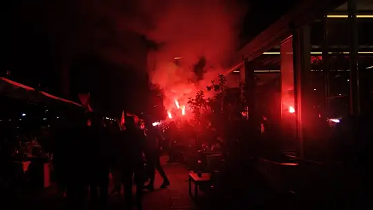 Cumhuriyet yürüyüşünde, Bayram coşkusu