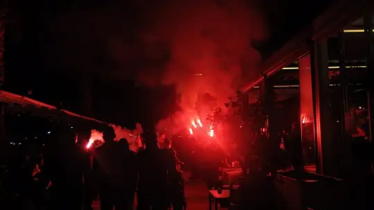 Cumhuriyet yürüyüşünde, Bayram coşkusu