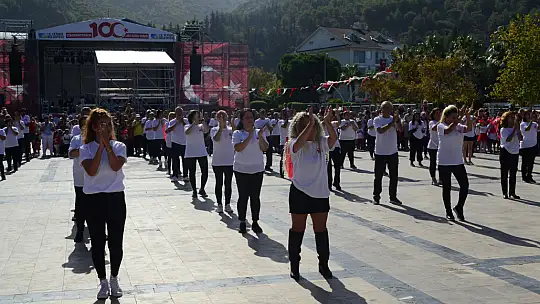 Fethiye'de 100 Kişi ile Zeybek Şöleni