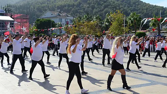 Fethiye'de 100 Kişi ile Zeybek Şöleni