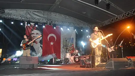 C'NB ve COVERMAN'den Cumhuriyet konseri