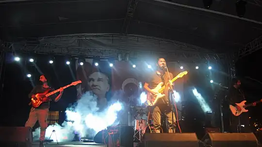 C'NB ve COVERMAN'den Cumhuriyet konseri