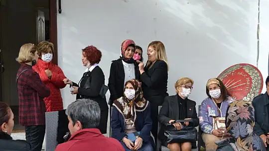 Chp Rozet Takma Törenine Yoğun Katılım