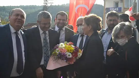 Chp Rozet Takma Törenine Yoğun Katılım
