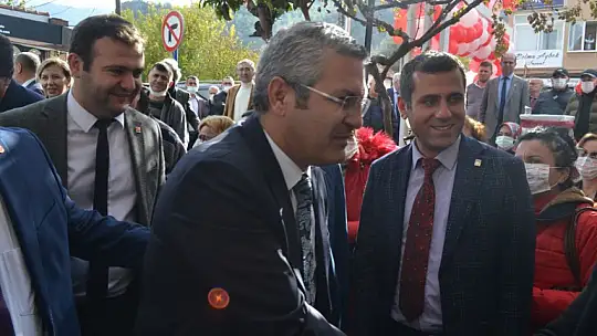 Chp Rozet Takma Törenine Yoğun Katılım