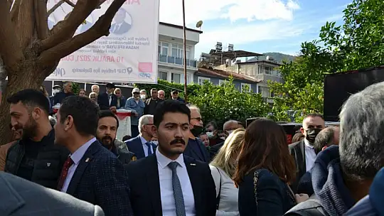 Chp Rozet Takma Törenine Yoğun Katılım