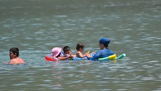 Ölüdeniz Kumburnu Plajı baştan aşağıya yenilendi