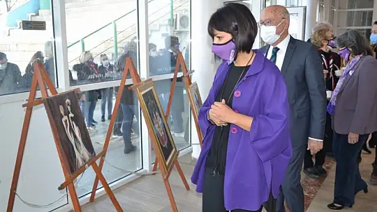 9 kadın ressamdan karma sergi