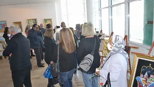 9 kadın ressamdan karma sergi