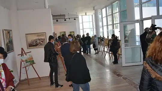 9 kadın ressamdan karma sergi