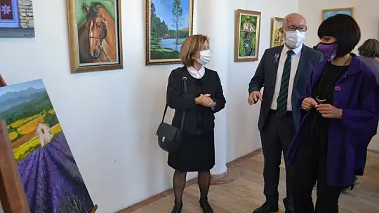 9 kadın ressamdan karma sergi