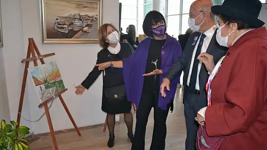 9 kadın ressamdan karma sergi