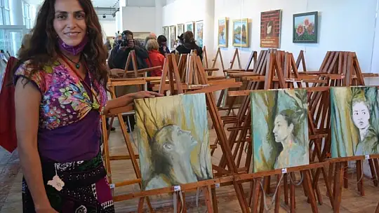 9 kadın ressamdan karma sergi