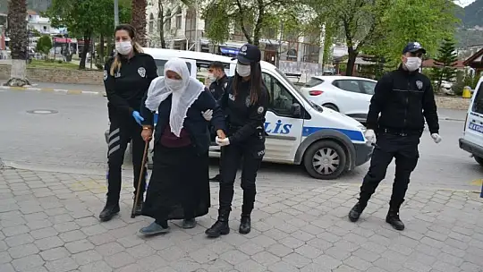 Aşı olamayan yaşlılar aşılanıyor