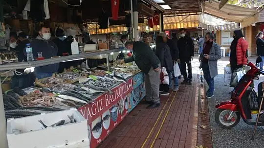 Fethiye'de yılbaşı alışveriş telaşı yaşandı