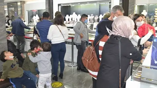 Fethiye'de yılbaşı alışveriş telaşı yaşandı