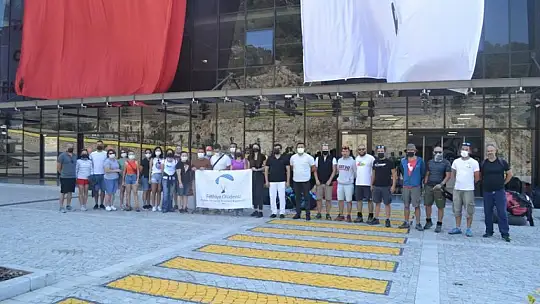 Sağlık çalışanları uçarak moral depoladı