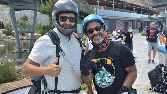 Sağlık çalışanları uçarak moral depoladı