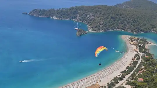 Sağlık çalışanları uçarak moral depoladı