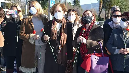 Uğur Mumcu Anıtı türküler eşliğinde açıldı