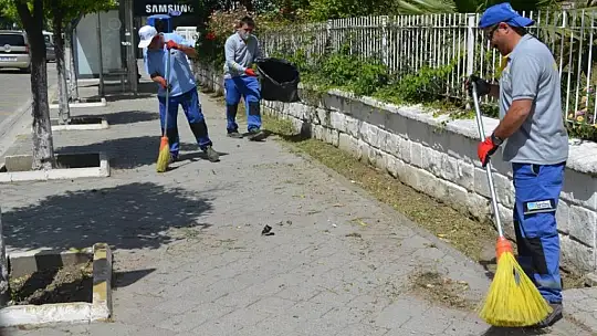 Muaflar dışarıda vatandaşlar evlerde