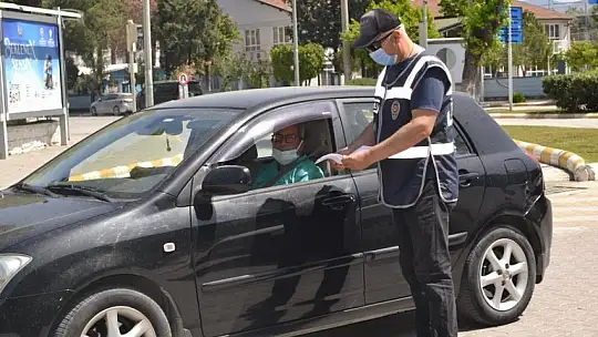 Muaflar dışarıda vatandaşlar evlerde