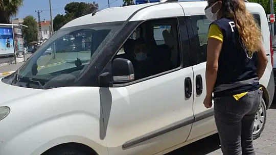 Muaflar dışarıda vatandaşlar evlerde