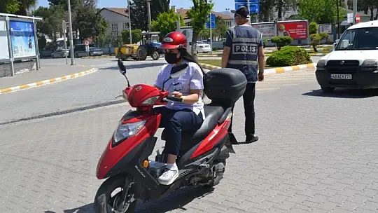 Muaflar dışarıda vatandaşlar evlerde