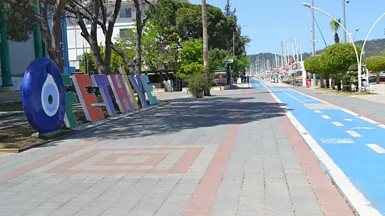 Muaflar dışarıda vatandaşlar evlerde