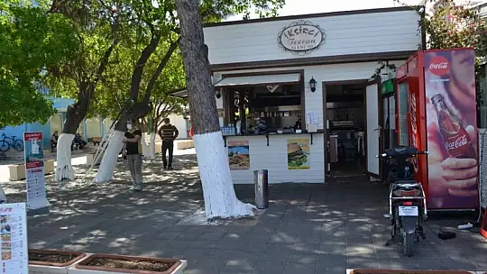 Muaflar dışarıda vatandaşlar evlerde