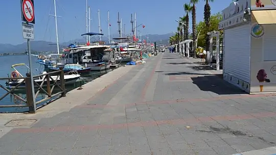 Muaflar dışarıda vatandaşlar evlerde