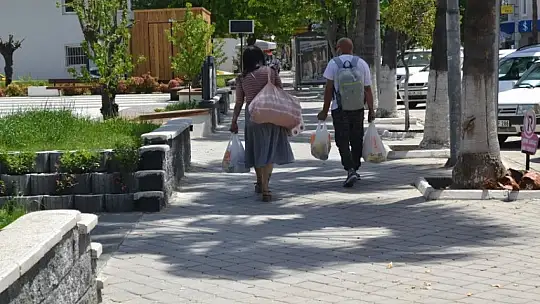 Muaflar dışarıda vatandaşlar evlerde